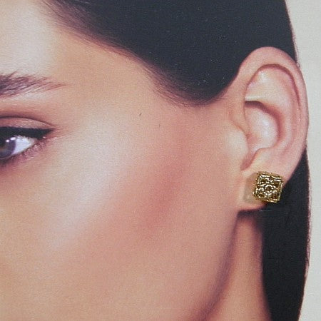 Golden filigree stud earring