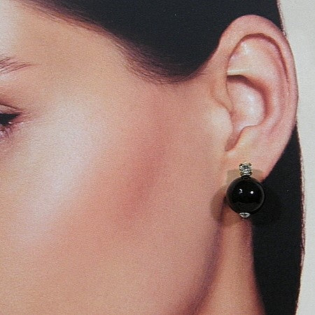 Gold stud earring with Onyx gemstone and gold rhinestone crown