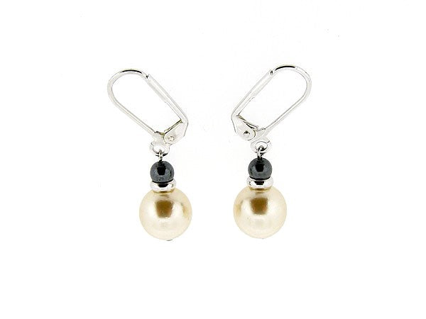 Parel oorhanger met hematiet edelsteentjes