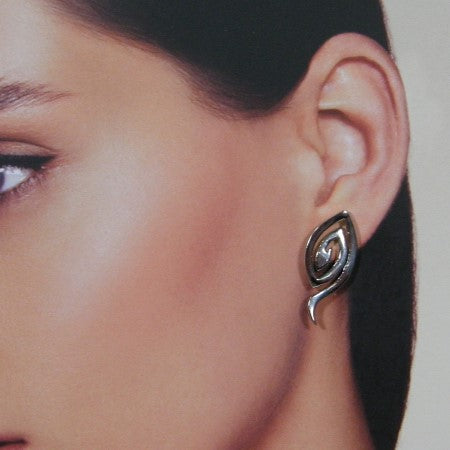 Silver leaf ear stud with open design